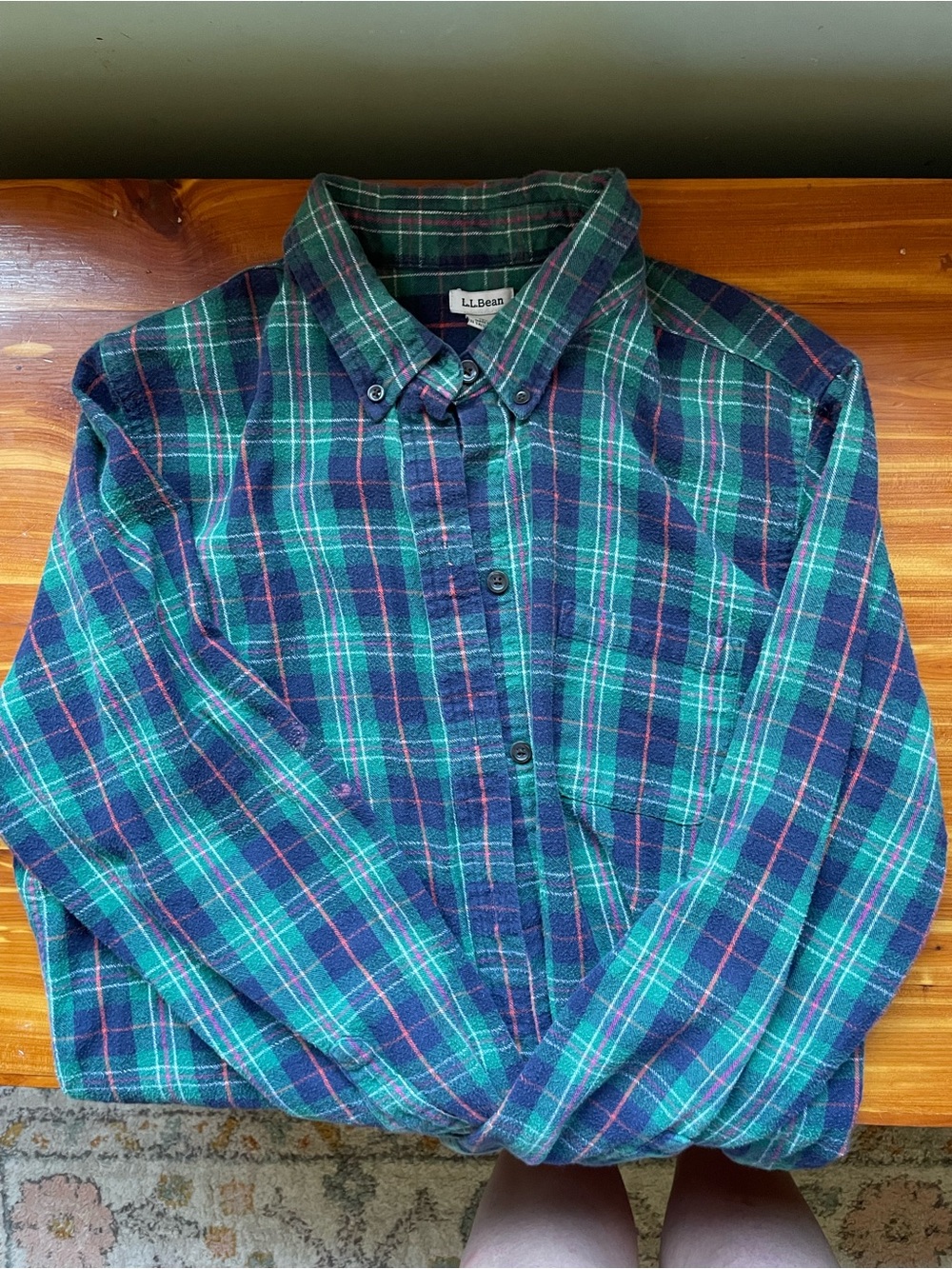 Vintage L.L. Bean Green, Blue & Red Plaid Button-Down flannel Shirt 100% cotton